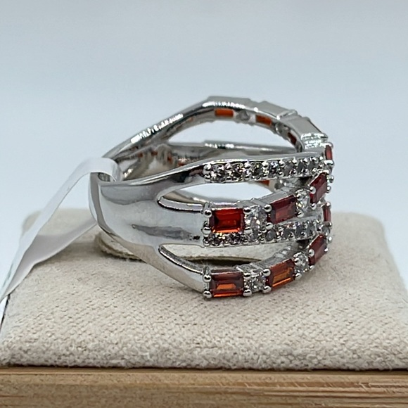 Bomb Party January2024 Ring THE LITTLE MOMENTS RBP6840 Garnet/Diamond CZ/Rhodium - Picture 2 of 3